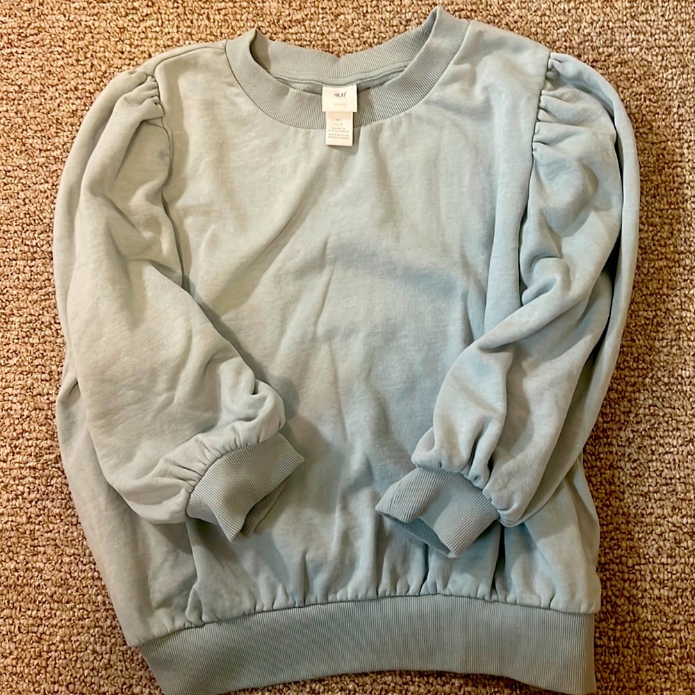 H & M-Women’s 3/4 sleeve top.